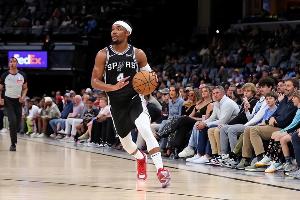 爱游戏-包含里程碑夜！圣安东尼奥马刺强势反弹，CBA常规赛今夜刷纪录，球迷炸锅，赛季目标并未改变的词条